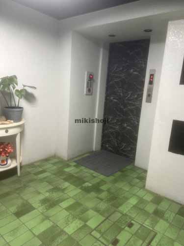 飯田橋の昭和ビル エレベーターホール1