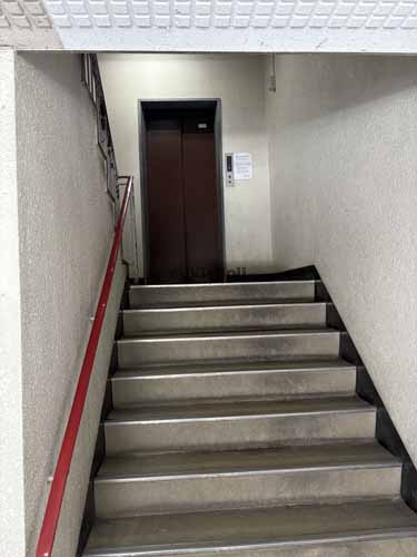 新宿・歌舞伎町の関根ビル エレベーターホール1