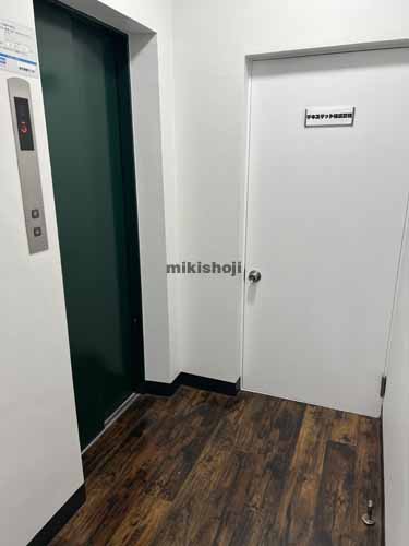 神田神保町の漢陽商事ビル エレベーターホール2