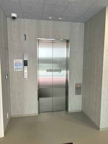 西新橋の西崎ビル エレベーターホール1
