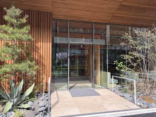 西新橋のＲＥＶＺＯ新橋 エントランス1