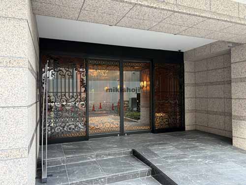 西五反田のＭ　Ｃｒｅｓｔ エントランス2