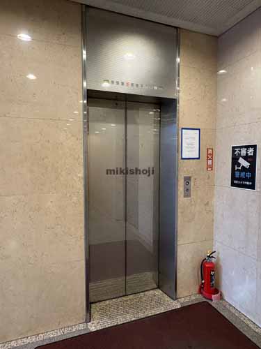 川越市のグランベル川越ビル エレベーターホール1
